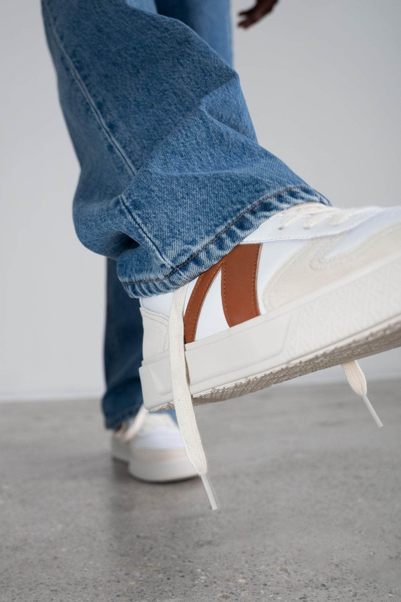 ARKK Essential Line Uncover | White Amber Brown | Women Uncover